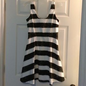 BB Dakota Green & White Dress Small 2